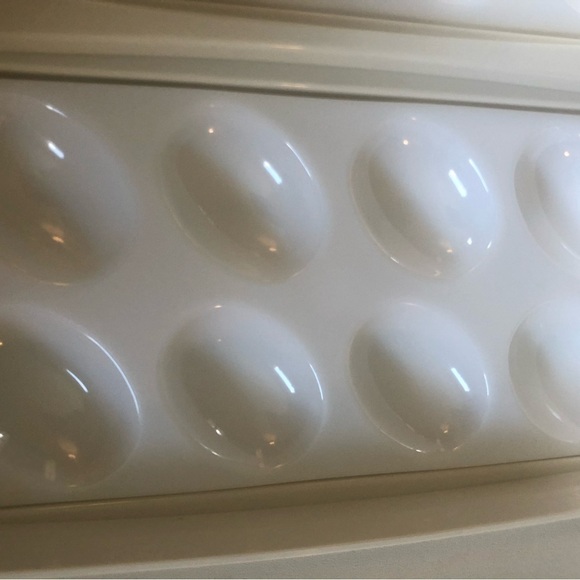 VTG Tupperware Deviled Egg ContainerW/Lid Holds 16 Eggs Tan White Sectioned - Picture 5 of 6